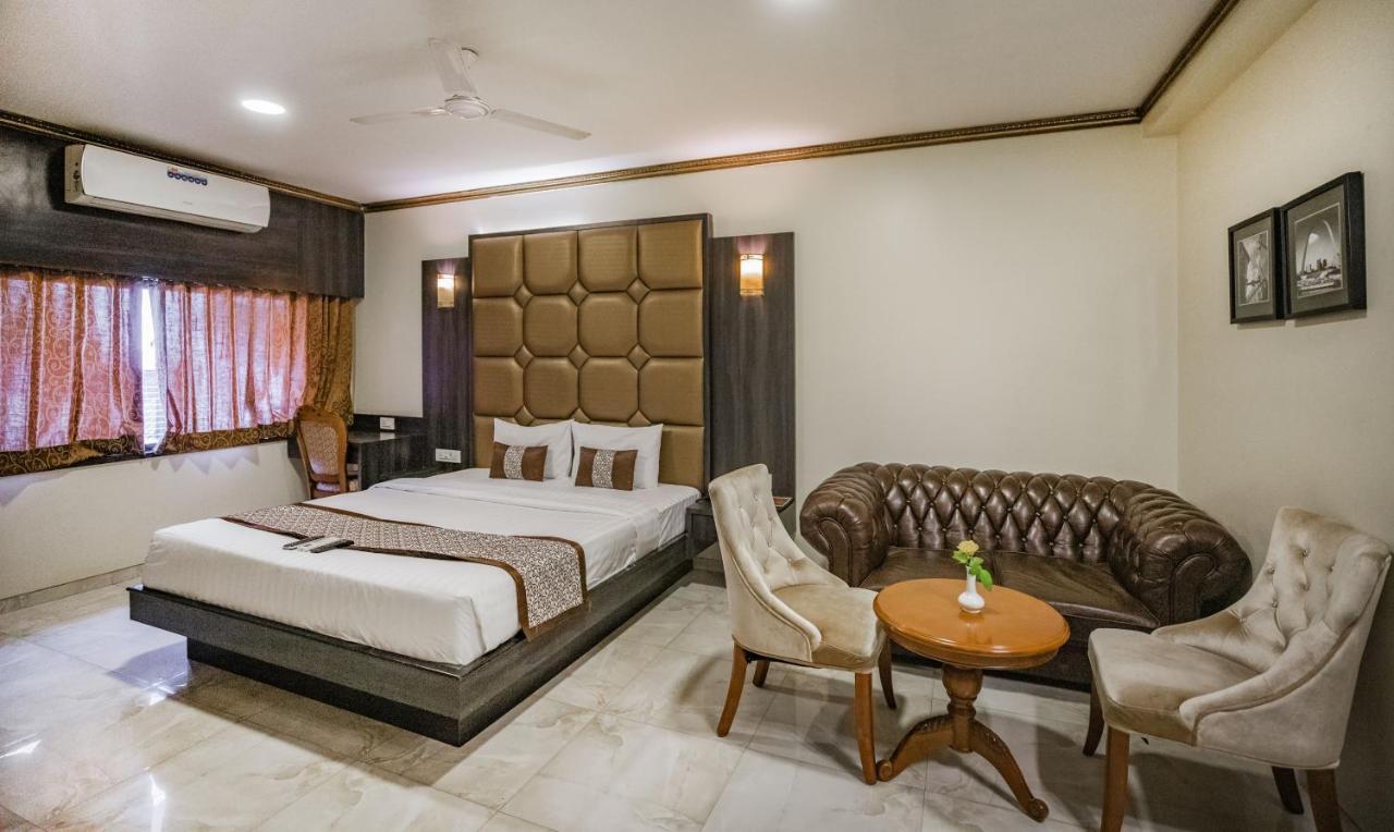 Hotel 24 Seven Nashik Buitenkant foto