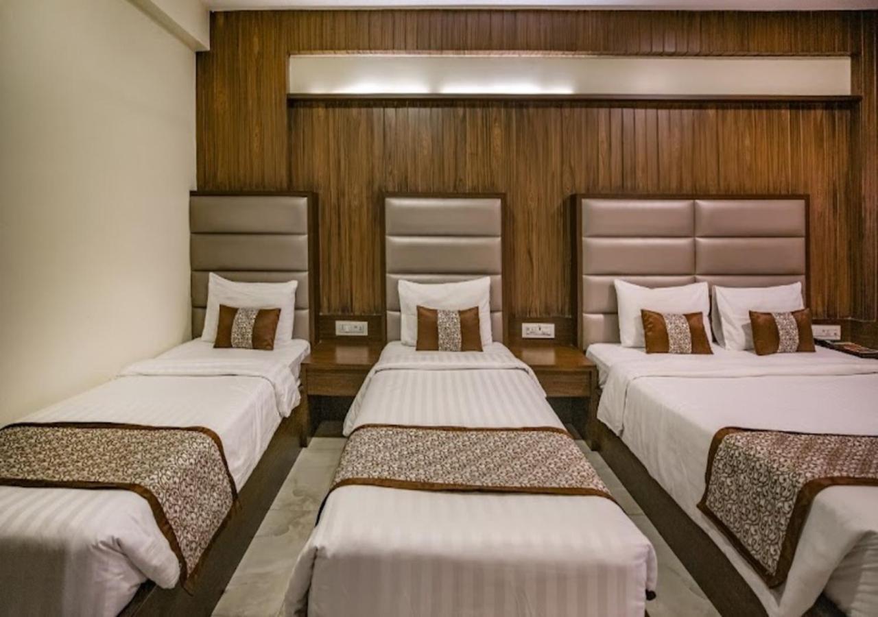 Hotel 24 Seven Nashik Buitenkant foto