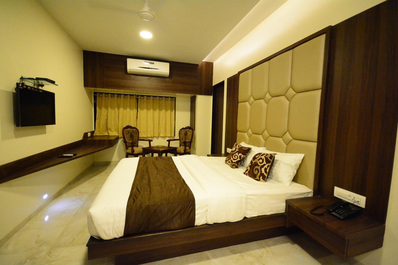 Hotel 24 Seven Nashik Buitenkant foto