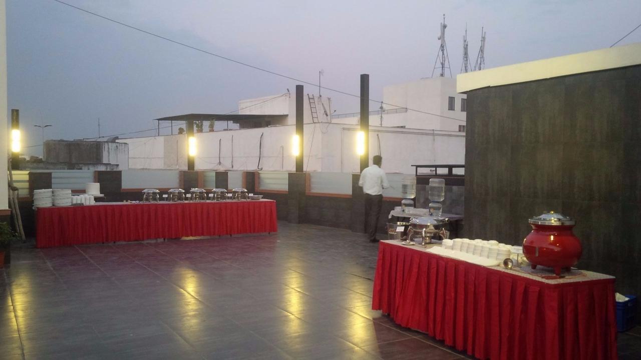 Hotel 24 Seven Nashik Buitenkant foto
